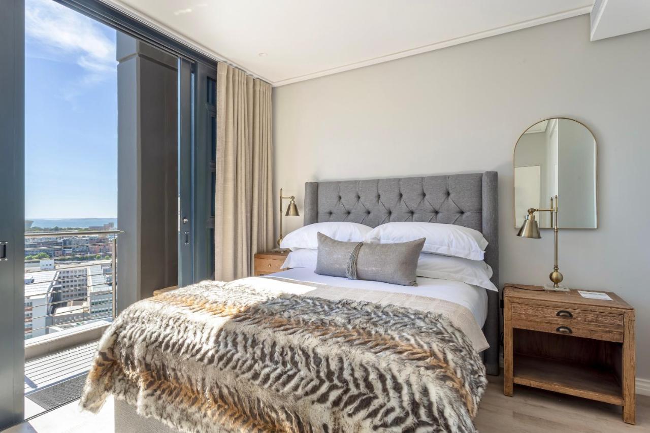 16 On Bree By In Luxury Apartment *